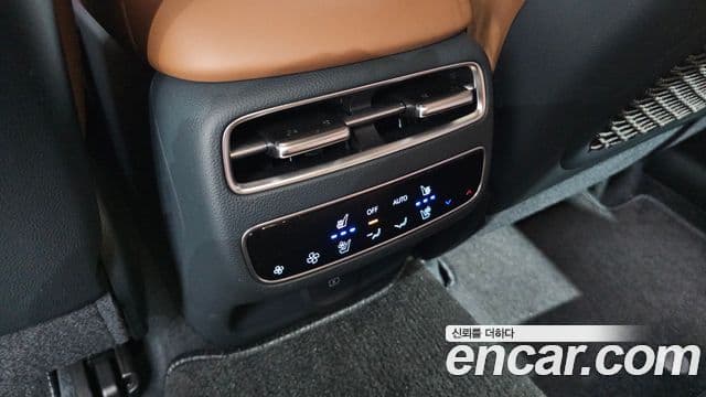 Genesis GV70 2025 — ფოტო 18/20