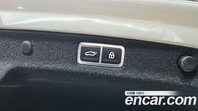 Hyundai Grandeur Hybrid 2023 — Photo 22/34