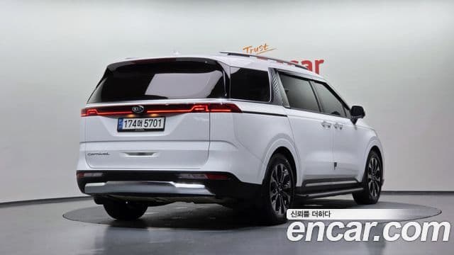 Kia Carnival 2021 — ფოტო 2/20