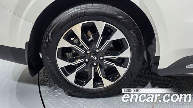 Kia Carnival 2021 — ფოტო 5/20