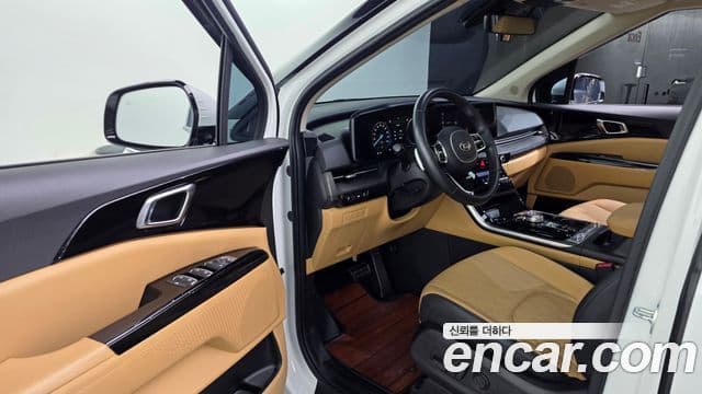 Kia Carnival 2021 — ფოტო 10/20