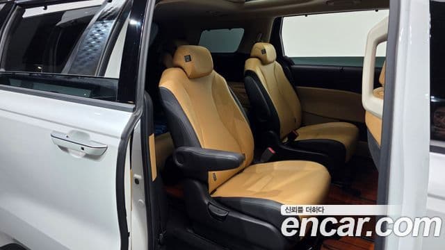 Kia Carnival 2021 — ფოტო 12/20