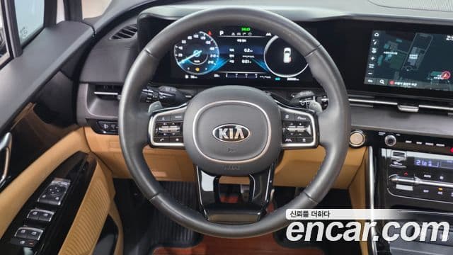 Kia Carnival 2021 — ფოტო 13/20