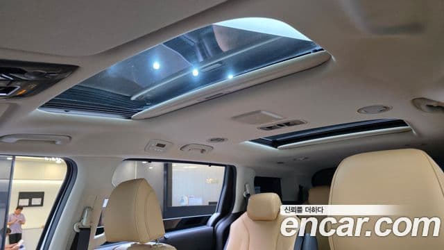 Kia Carnival 2021 — ფოტო 18/20