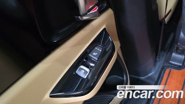 Kia Carnival 2021 — ფოტო 19/20