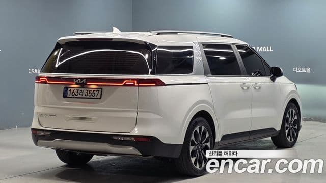 Kia Carnival 2021 — ფოტო 2/20