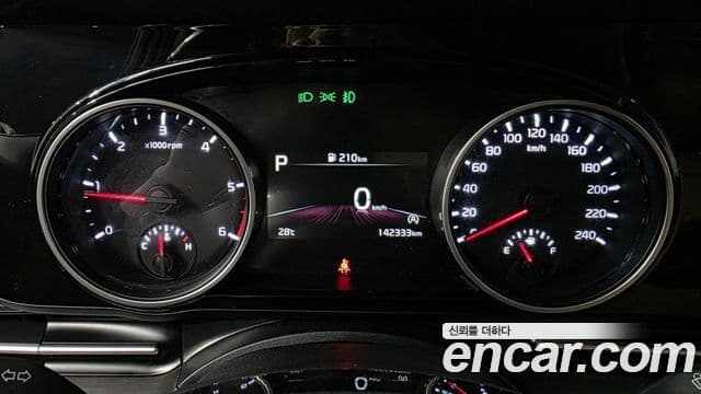 Kia Carnival 2021 — ფოტო 7/20