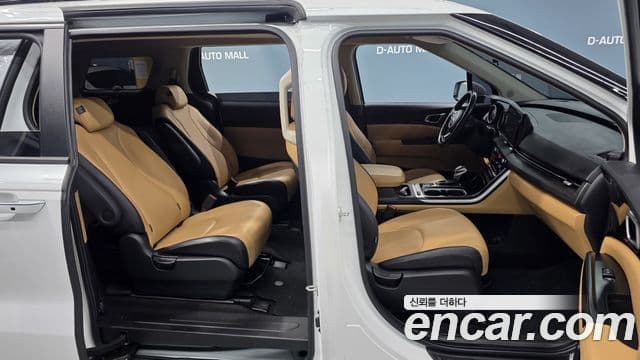 Kia Carnival 2021 — ფოტო 14/20