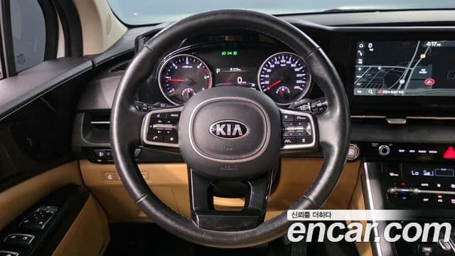 Kia Carnival 2021 — ფოტო 15/20