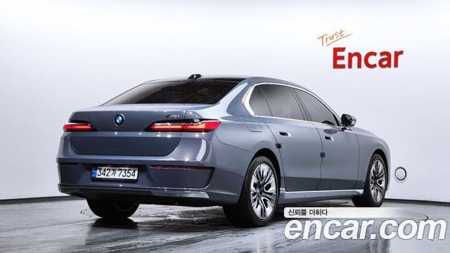 BMW 7 Series 2023 — Photo 25/43