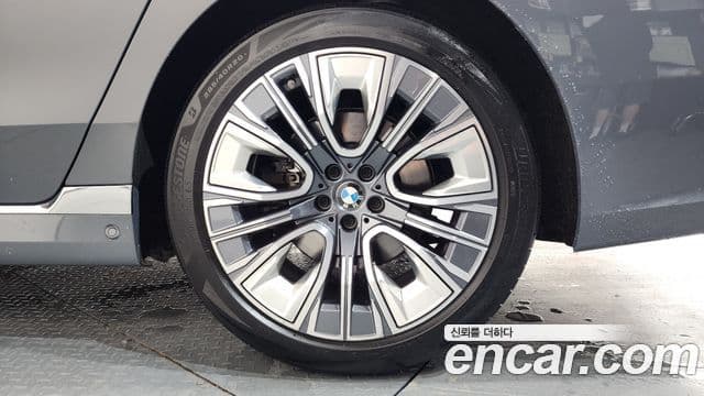 BMW 7 Series 2023 — Photo 31/43