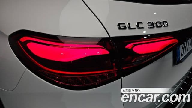 Mercedes-Benz GLC-Class 2026 — Photo 8/37