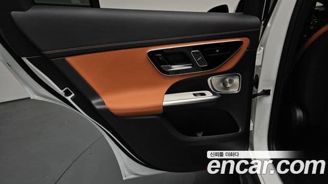 Mercedes-Benz GLC-Class 2026 — Photo 11/37