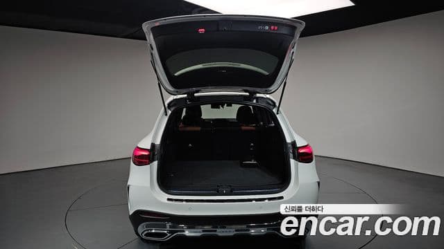 Mercedes-Benz GLC-Class 2026 — Photo 22/37