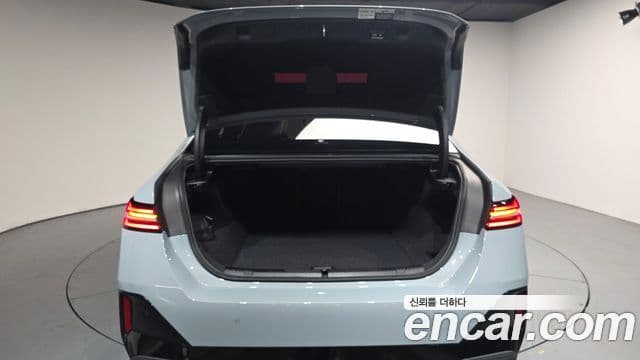 BMW i5 2025 — ფოტო 27/34