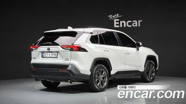 Toyota RAV4 2023 — Şəkil 2/20