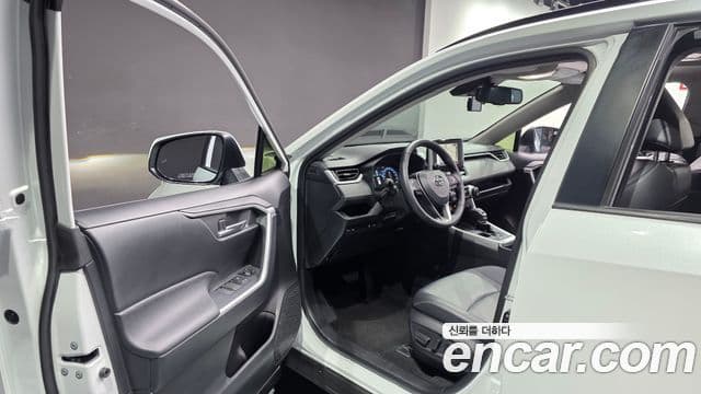 Toyota RAV4 2023 — Şəkil 10/20