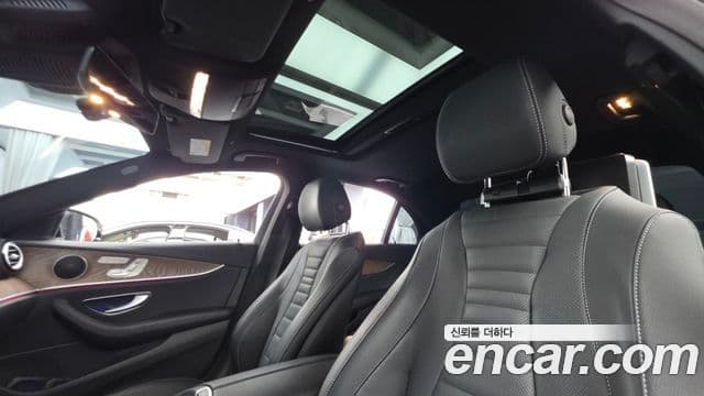 Mercedes-Benz E-Class 2023 — Şəkil 18/20