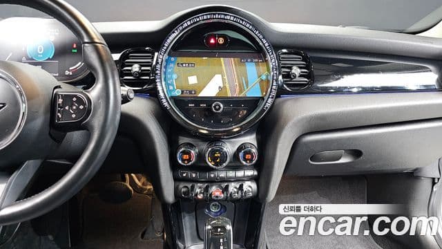 Mini Cooper 2021 — ფოტო 13/20