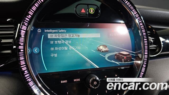 Mini Cooper 2021 — ფოტო 15/20