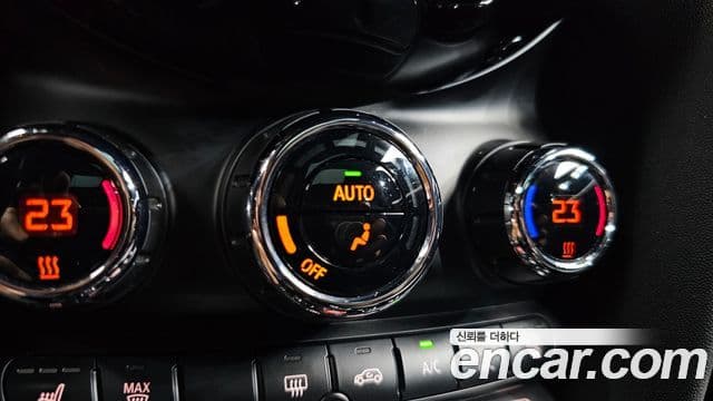 Mini Cooper 2021 — ფოტო 16/20