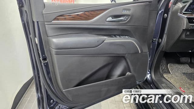 Cadillac Escalade 2022 — Photo 27/35