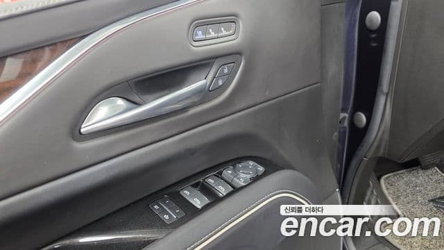 Cadillac Escalade 2022 — Photo 2/35