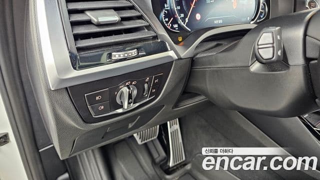 BMW X3 2018 — ფოტო 17/20
