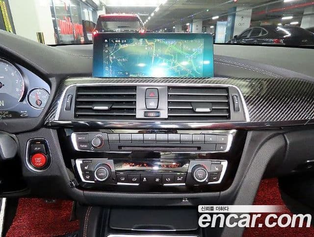 BMW M4 2018 — Şəkil 14/20