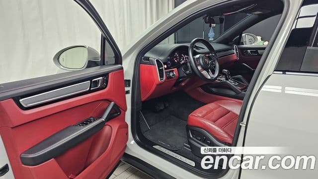 Porsche Cayenne 2023 — ფოტო 10/20