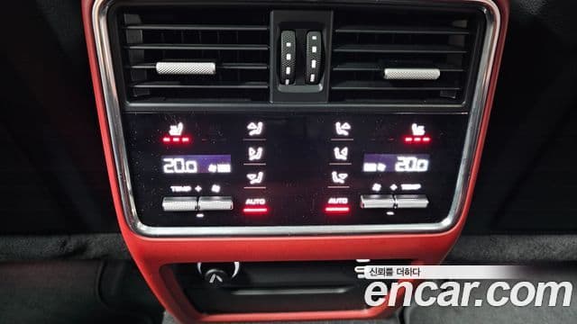 Porsche Cayenne 2023 — ფოტო 18/20