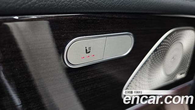 Mercedes-Benz GLE-Class 2022 — ფოტო 19/20