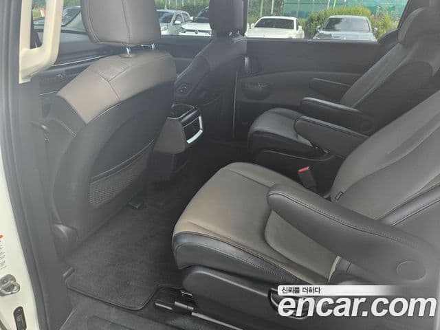 Kia Carnival 2024 — Şəkil 17/18