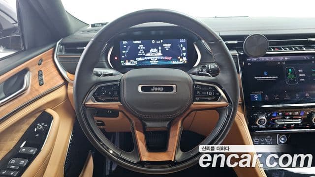 Jeep Grand Cherokee 2023 — ფოტო 13/20