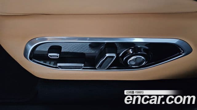 Jeep Grand Cherokee 2023 — ფოტო 20/35