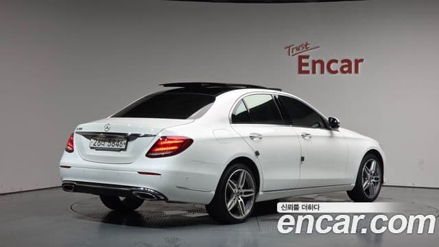 Mercedes-Benz E-Class 2019 — ფოტო 2/20
