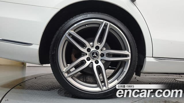 Mercedes-Benz E-Class 2019 — ფოტო 5/20
