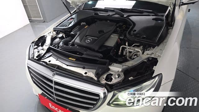 Mercedes-Benz E-Class 2019 — ფოტო 6/20