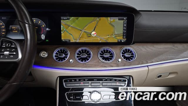 Mercedes-Benz E-Class 2019 — ფოტო 13/20