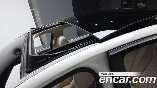 Mercedes-Benz E-Class 2019 — ფოტო 15/20