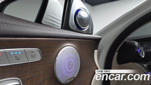 Mercedes-Benz E-Class 2019 — ფოტო 17/20