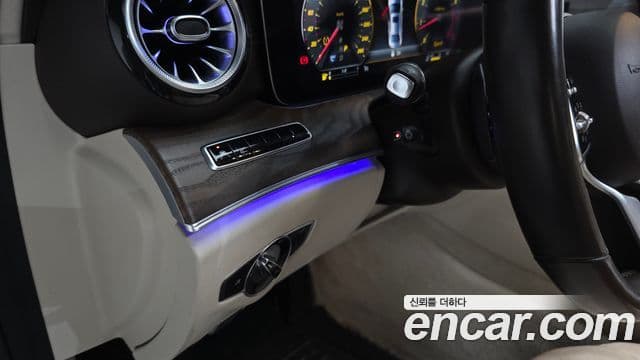 Mercedes-Benz E-Class 2019 — ფოტო 18/20