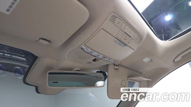 Mercedes-Benz E-Class 2019 — ფოტო 19/20