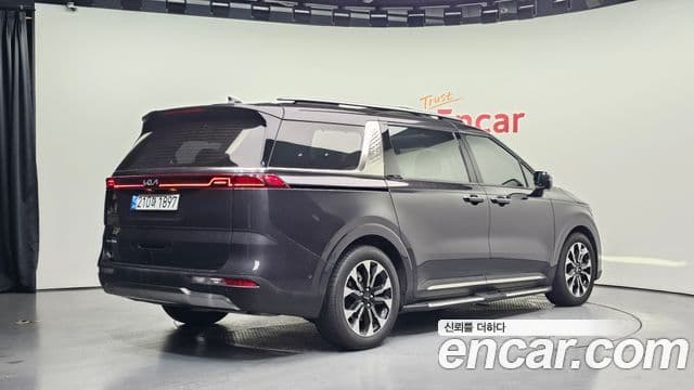 Kia Carnival 2023 — ფოტო 2/20