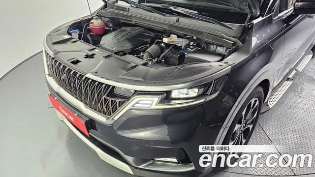 Kia Carnival 2023 — ფოტო 6/20
