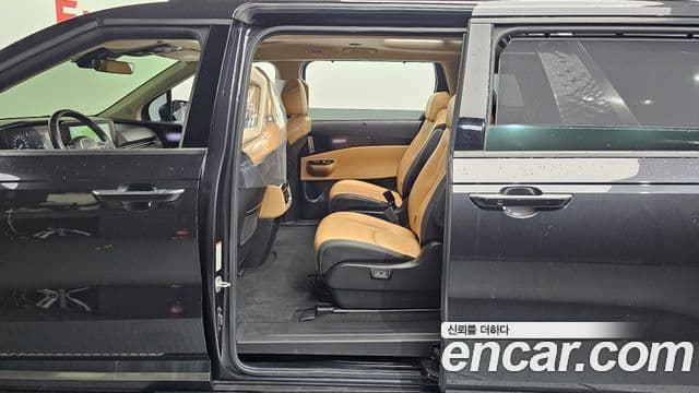 Kia Carnival 2023 — ფოტო 11/20