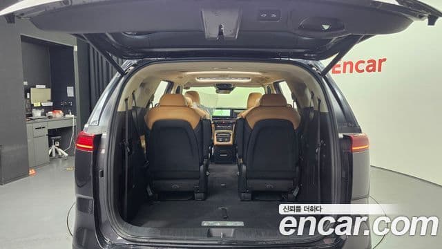 Kia Carnival 2023 — ფოტო 20/20
