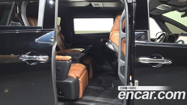 Toyota Alphard 2025 — Фото 12/20