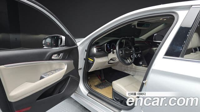 Genesis G70 2018 — ფოტო 28/34