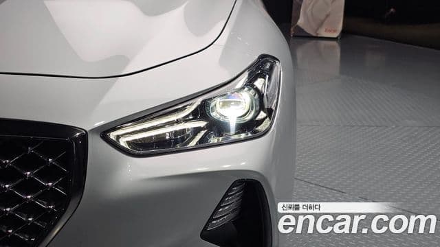 Genesis G70 2018 — ფოტო 15/34